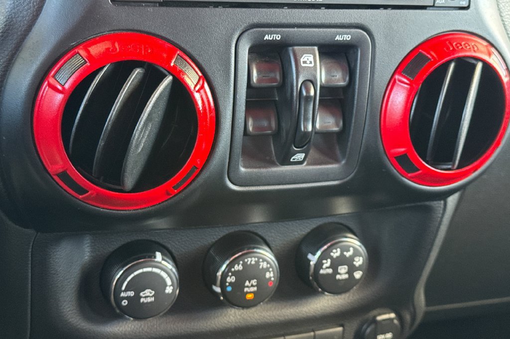 Used 2017 Jeep Wrangler Unlimited Rubicon AWD/4WD image 21