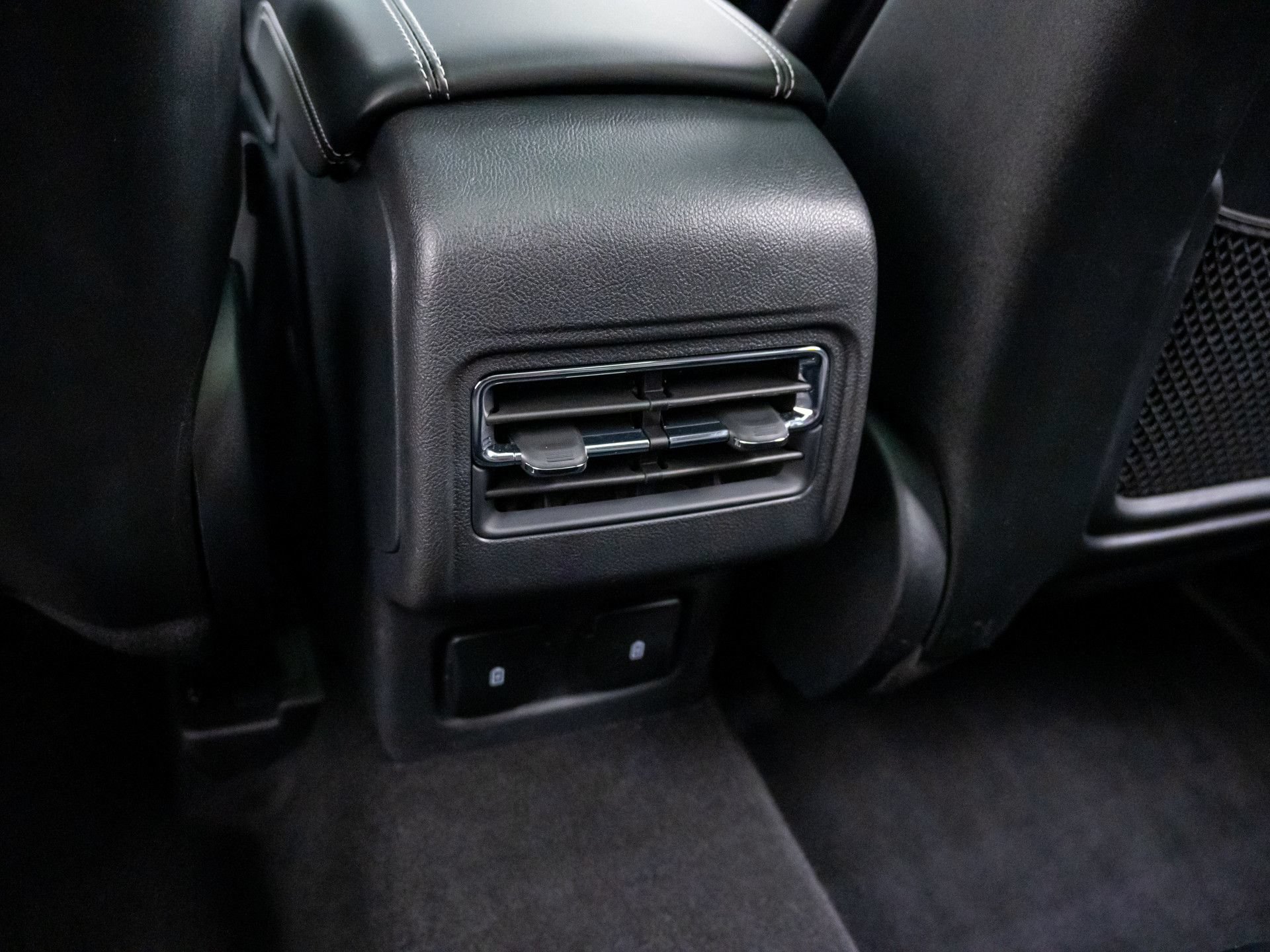 Used 2025 Lincoln Corsair AWD w/ Equipment Group 101A image 22