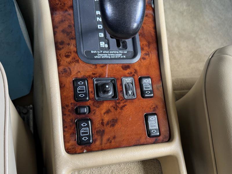 Used 1990 Mercedes-Benz 560 SEL image 26