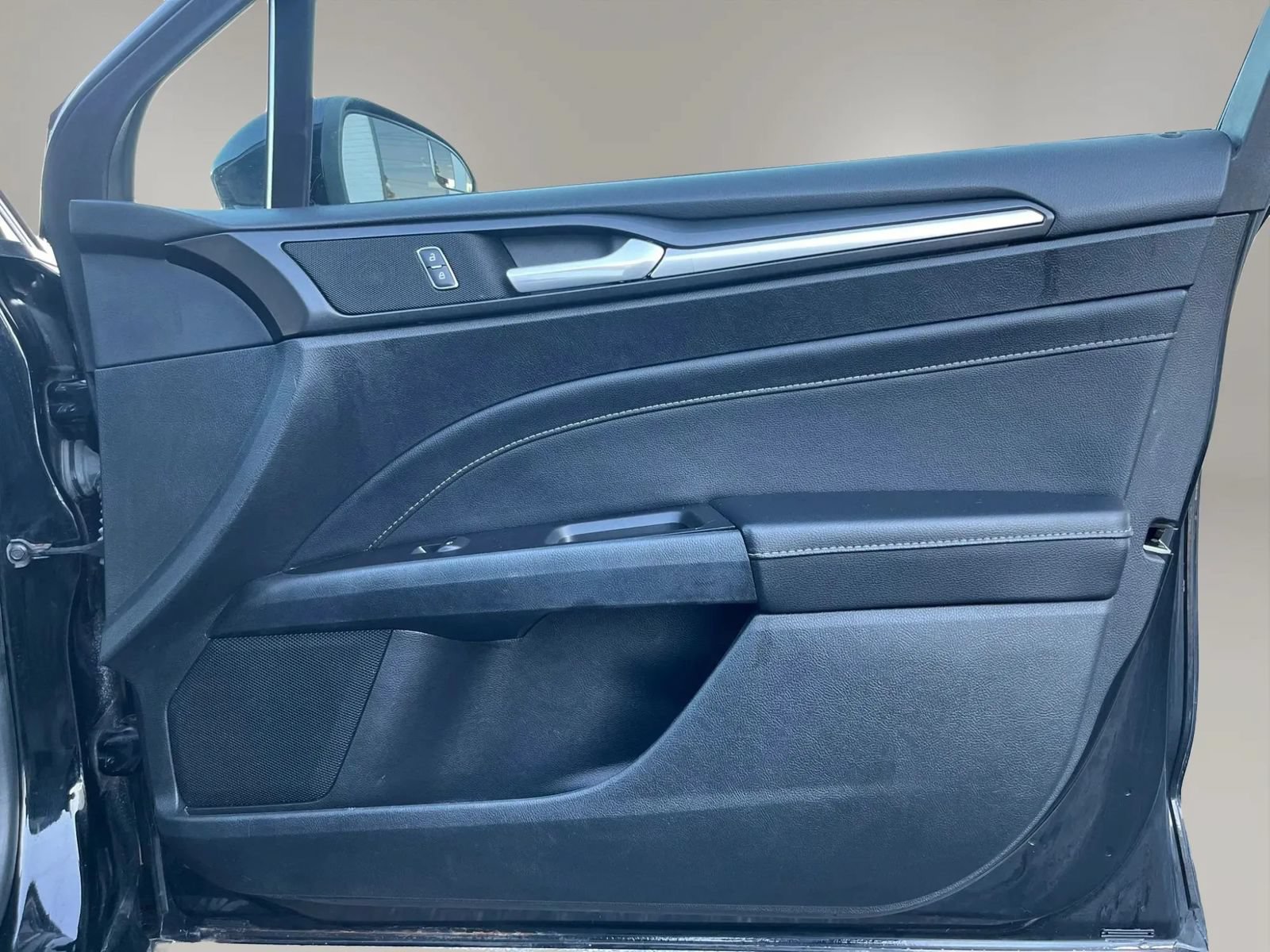 Used 2018 Ford Fusion Titanium FWD image 14