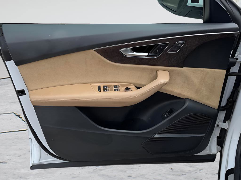 Used 2019 Audi Q8 Prestige w/ Luxury Package image 15