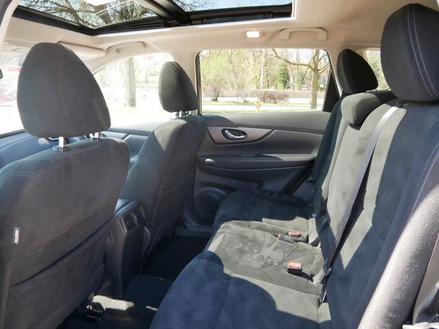 Used 2016 Nissan Rogue SV w/ SV Moonroof Package AWD/4WD image 9