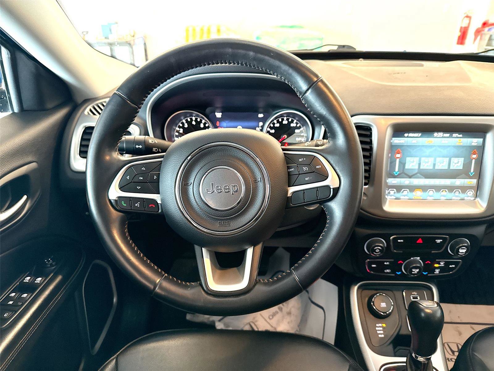 Used 2018 Jeep Compass Latitude w/ Popular Equipment Group image 11