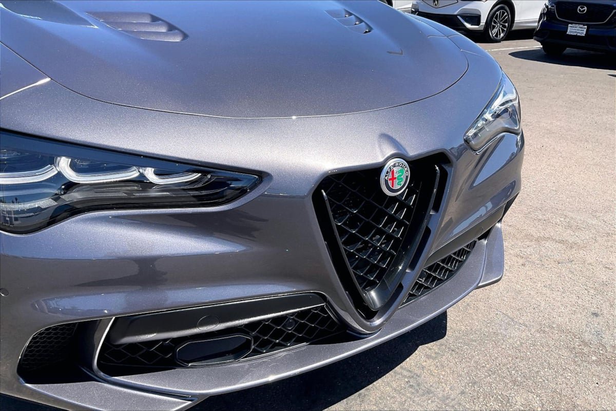 Used 2024 Alfa Romeo Stelvio Quadrifoglio w/ Active Assist Plus Package AWD/4WD image 28