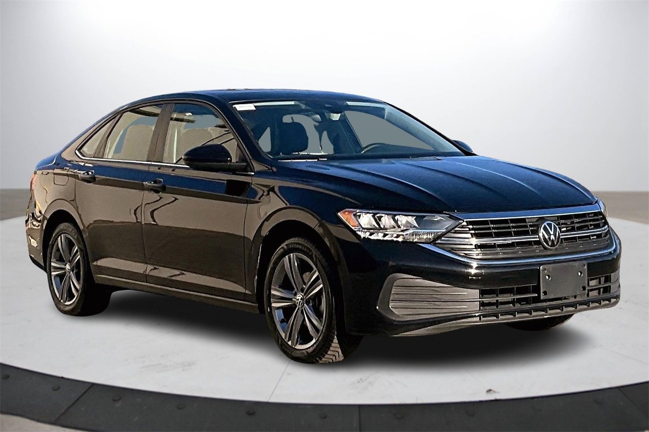 Used 2024 Volkswagen Jetta SE image 2