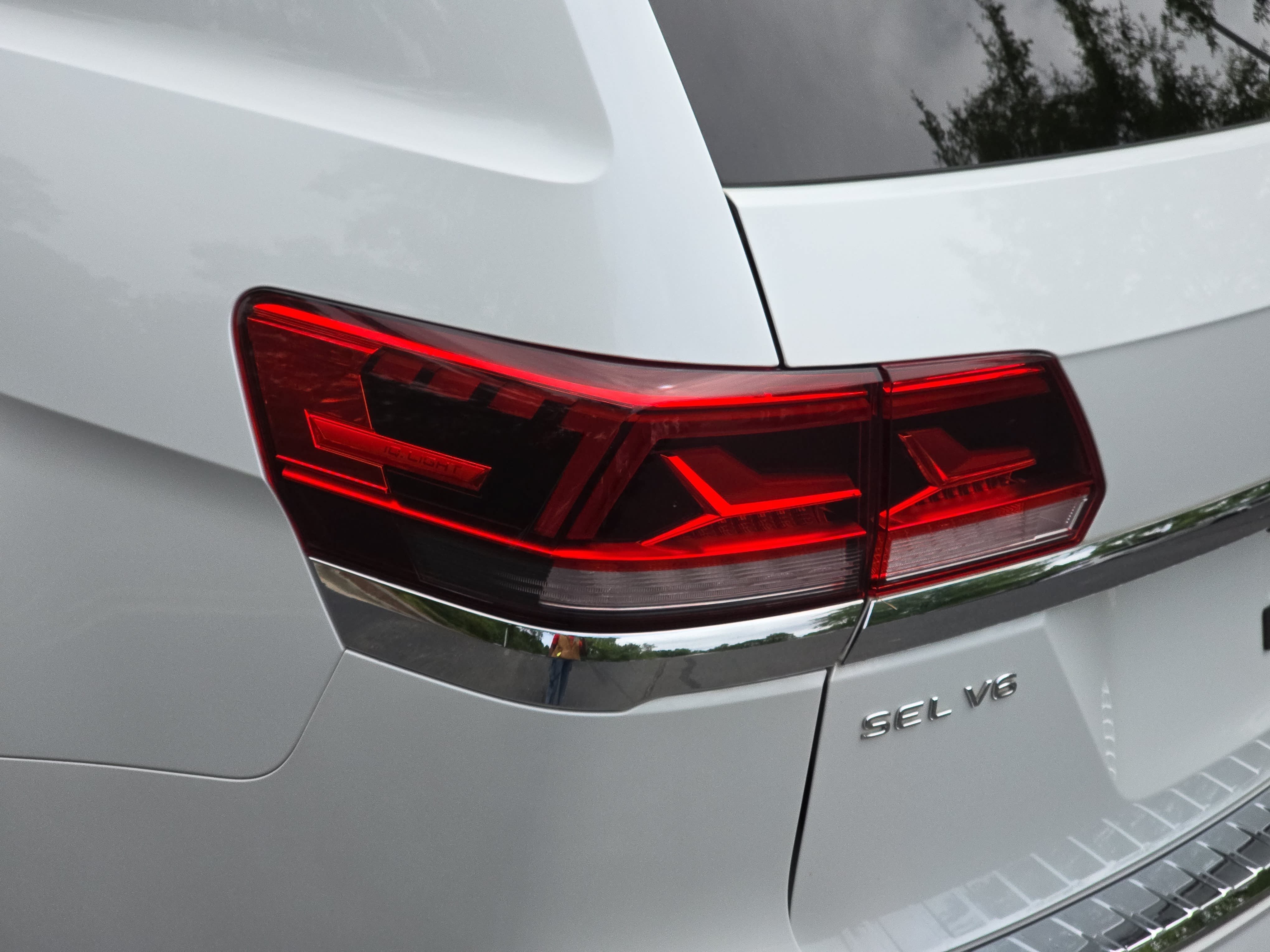 Used 2022 Volkswagen Atlas SEL R-Line AWD/4WD image 36