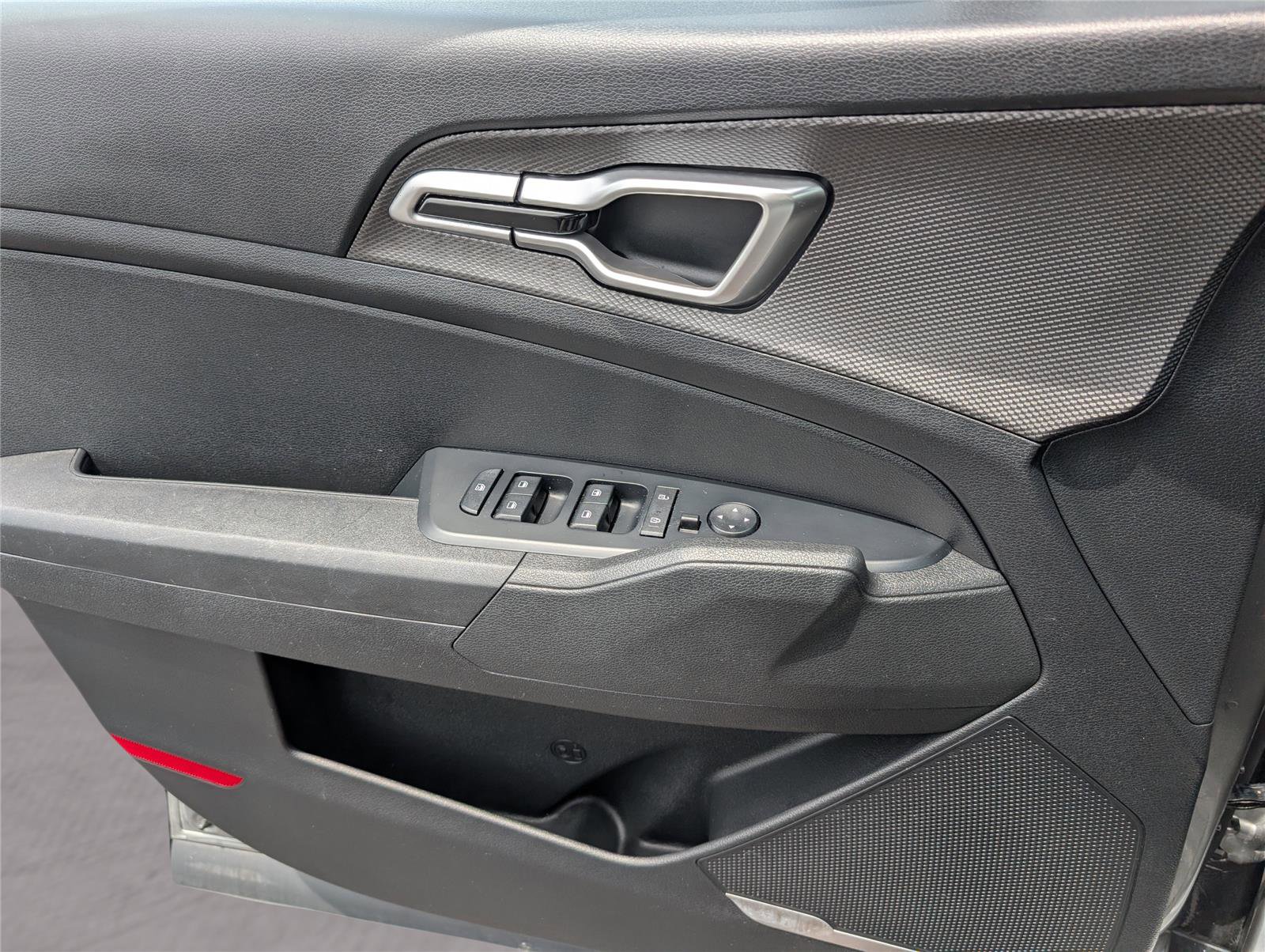 Used 2025 Kia Sportage LX FWD image 14