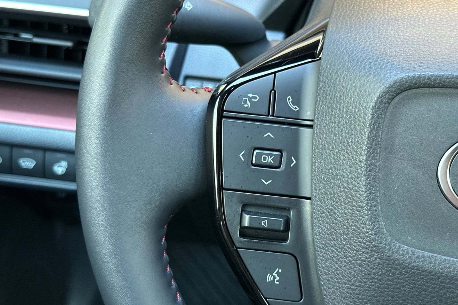 Used 2024 Toyota Prius Prime FWD image 26
