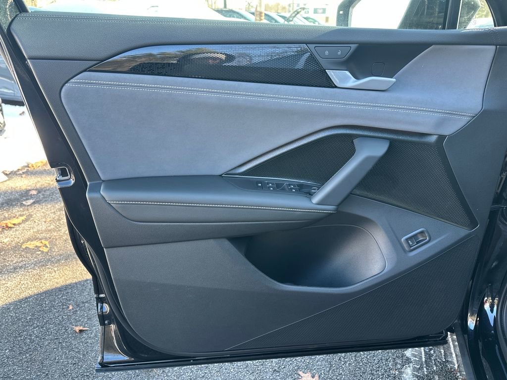 New 2026 Volkswagen Tiguan SE R-Line image 5