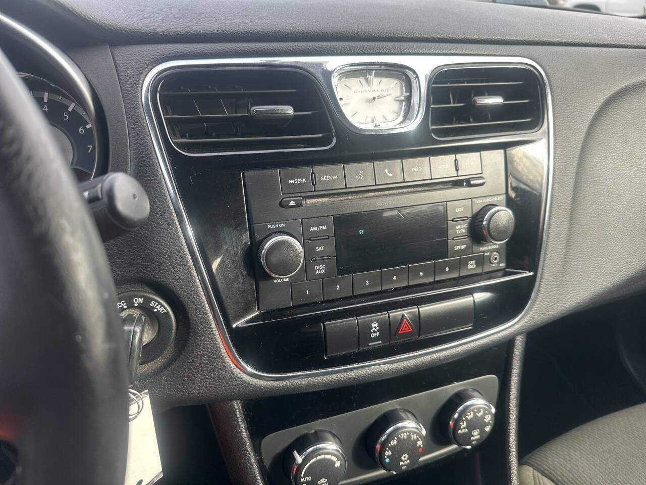 Used 2011 Chrysler 200 Touring image 10