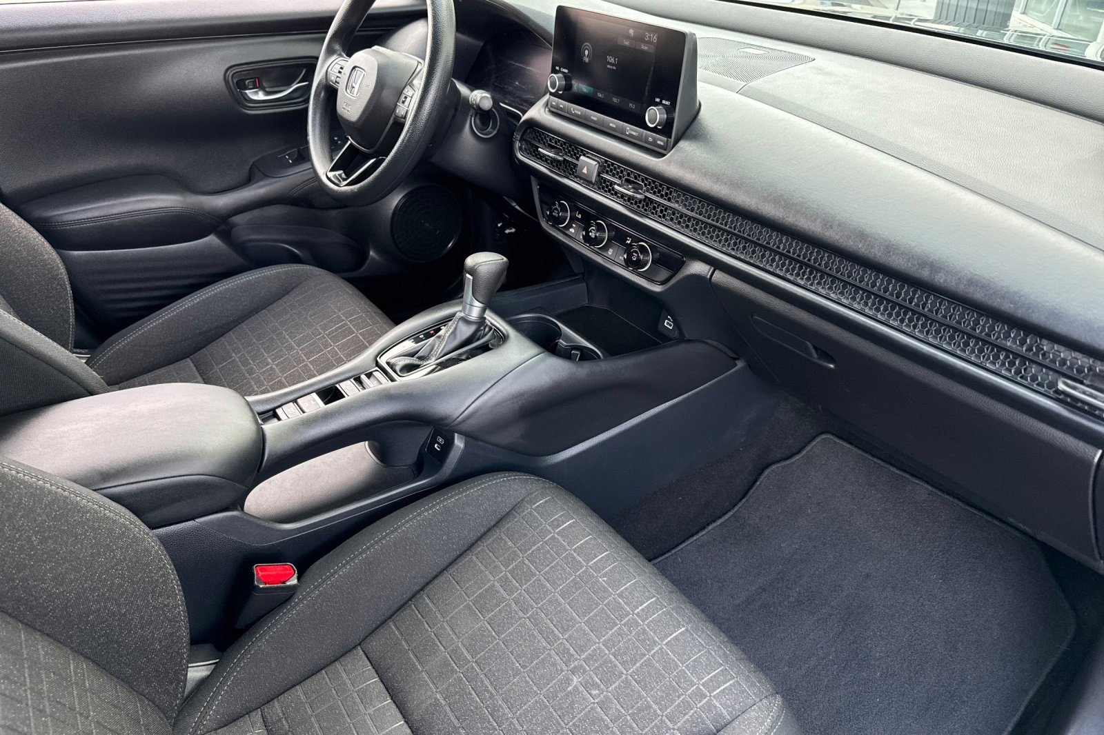 Used 2024 Honda HR-V LX image 32