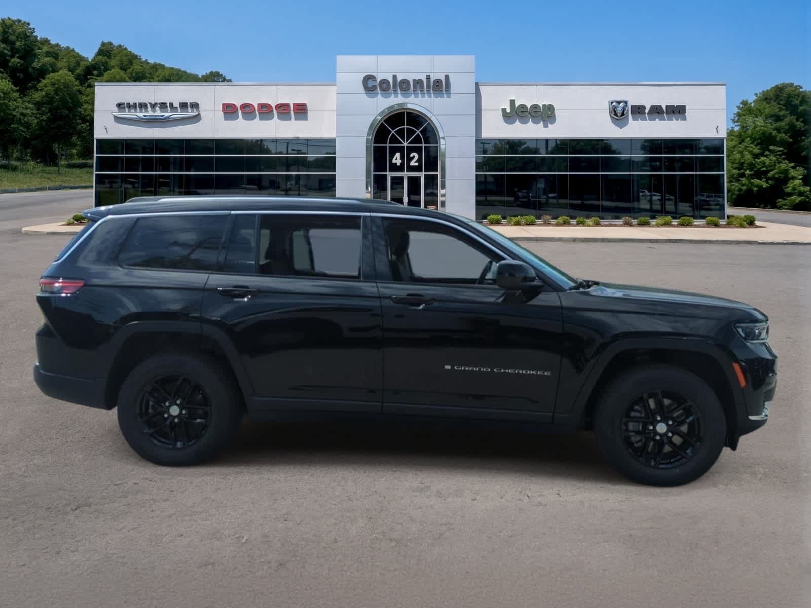 Used 2023 Jeep Grand Cherokee L Laredo AWD/4WD image 7