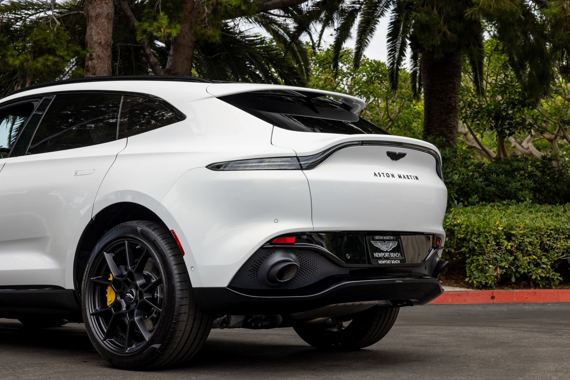 Used 2021 Aston Martin DBX AWD/4WD image 10