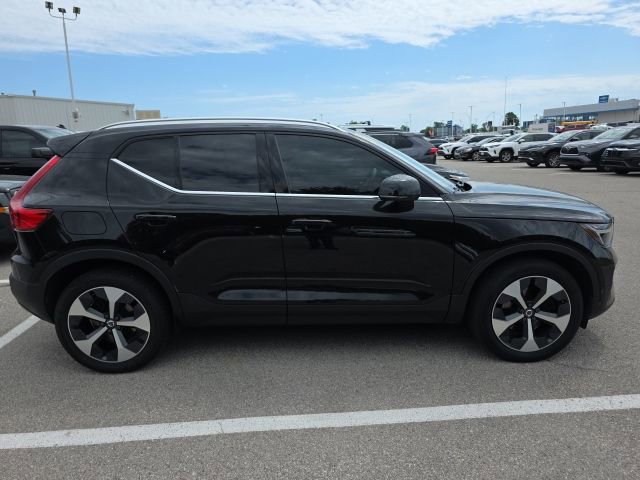 Used 2024 Volvo XC40 B5 Plus AWD/4WD image 6