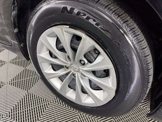 Used 2017 Toyota Camry LE FWD image 15