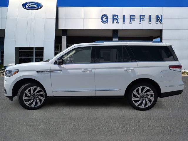 Used 2023 Lincoln Navigator Reserve RWD image 10