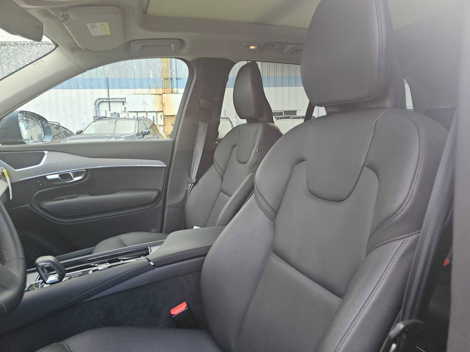 Used 2025 Volvo XC90 B5 Core w/ Protection Package Premier image 22