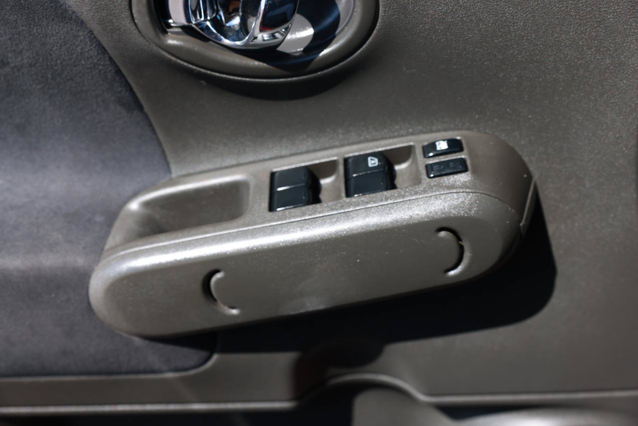 Used 2011 Nissan Cube 1.8 S w/ Interior Designer Pkg FWD image 40