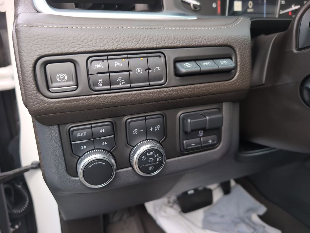 Used 2021 GMC Yukon Denali w/ Denali Premium Package AWD/4WD image 21