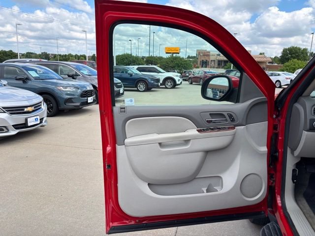 Used 2010 Chevrolet Avalanche LT w/ Luxury Package AWD/4WD image 9