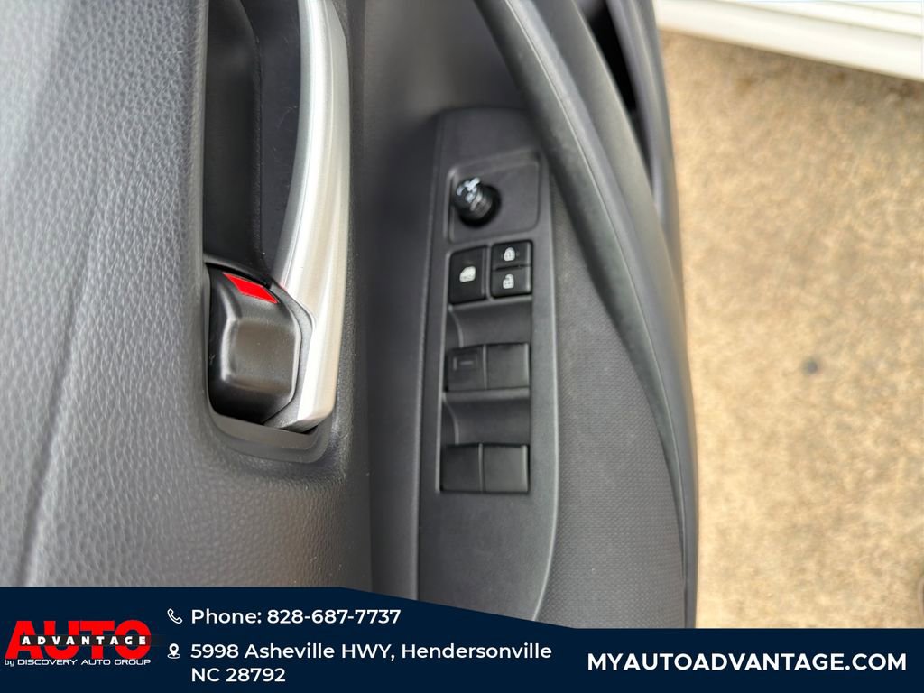 Used 2020 Toyota Corolla LE FWD image 10