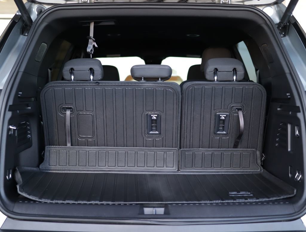 Used 2024 Chevrolet Traverse LT image 29