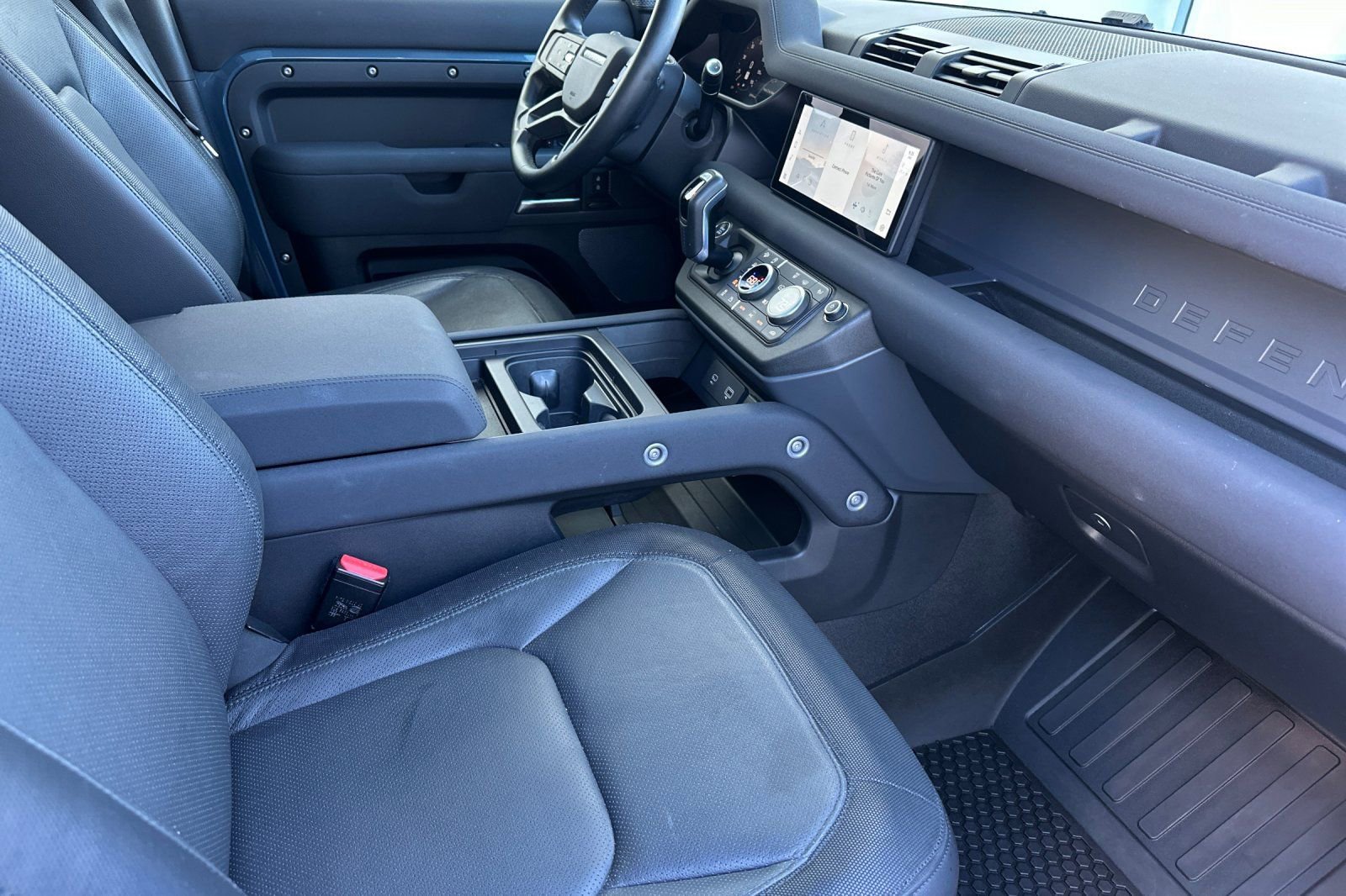 Used 2023 Land Rover Defender 110 X-Dynamic SE image 19