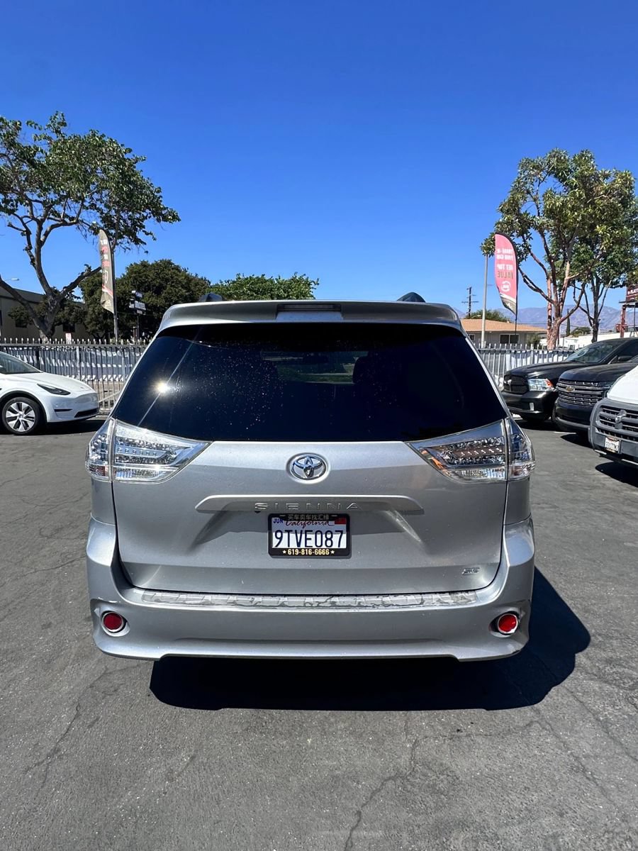 Used 2016 Toyota Sienna SE FWD image 6