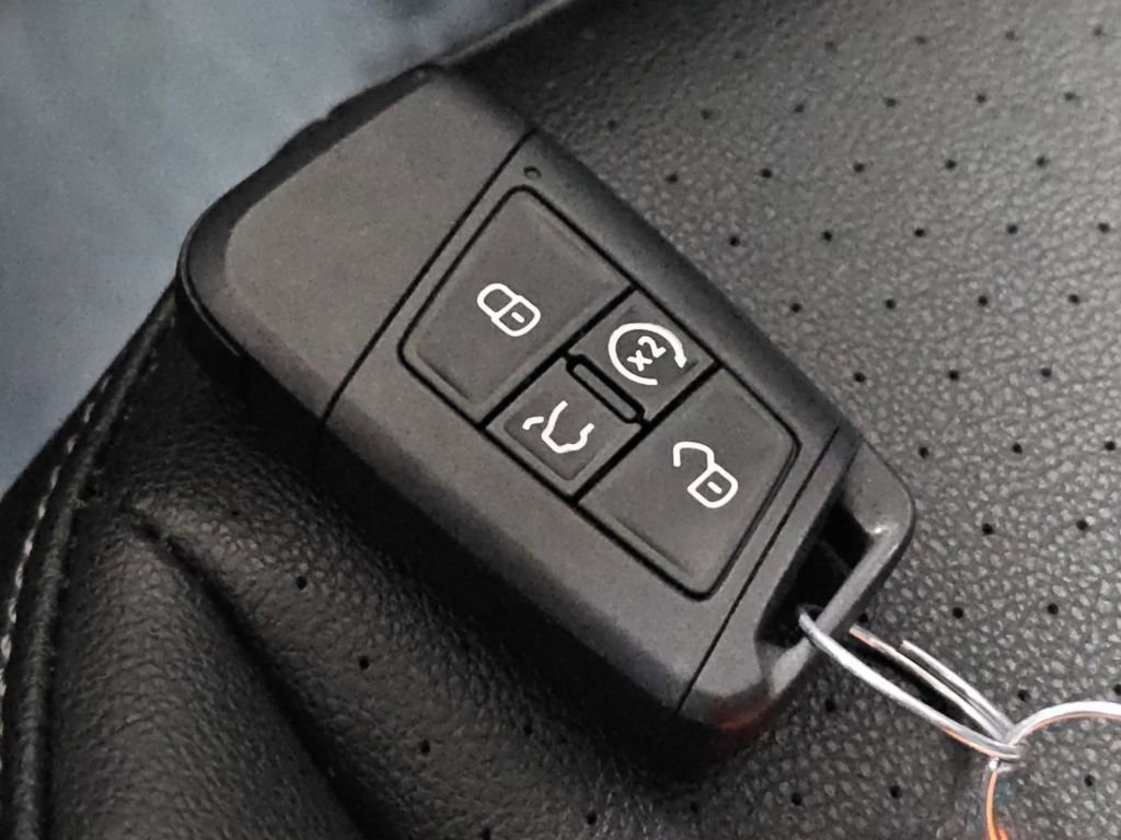 Used 2020 Volkswagen Tiguan SEL image 35