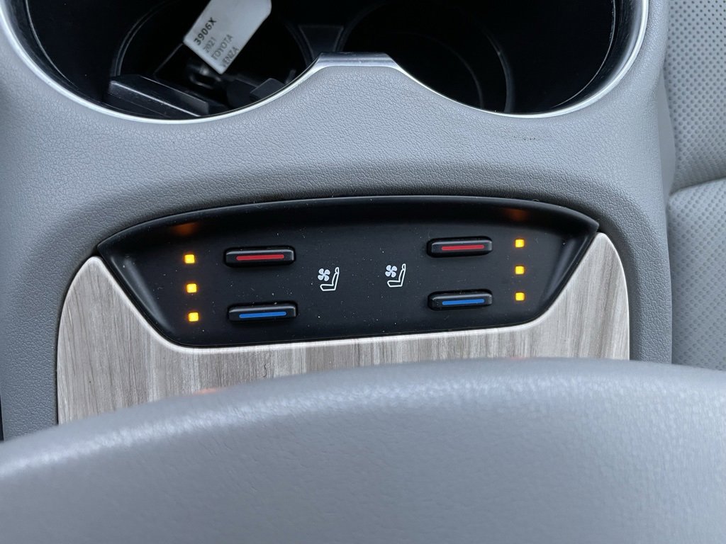 Used 2021 Toyota Venza XLE image 15