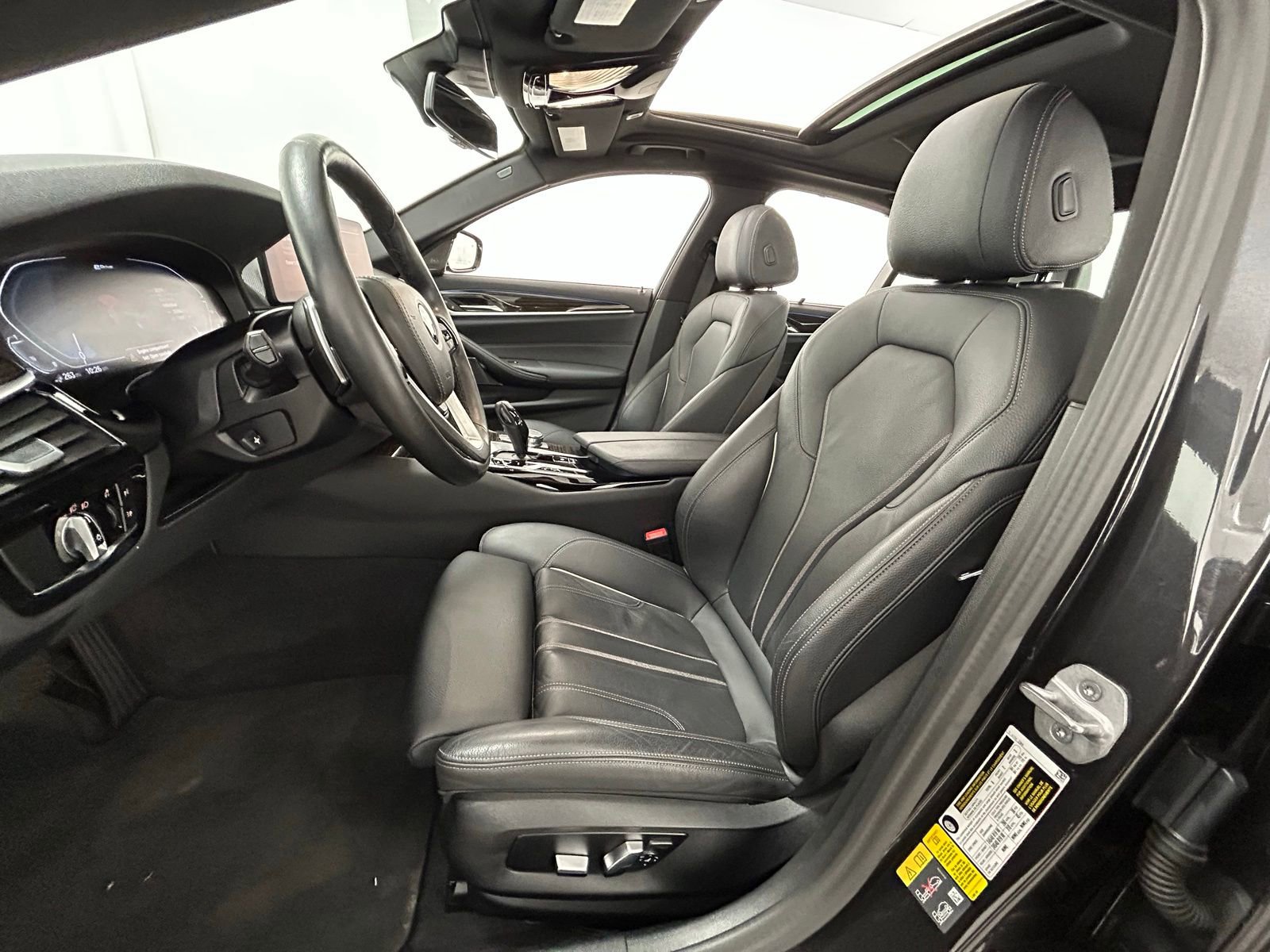 Used 2023 BMW 530e xDrive w/ Executive Package image 29