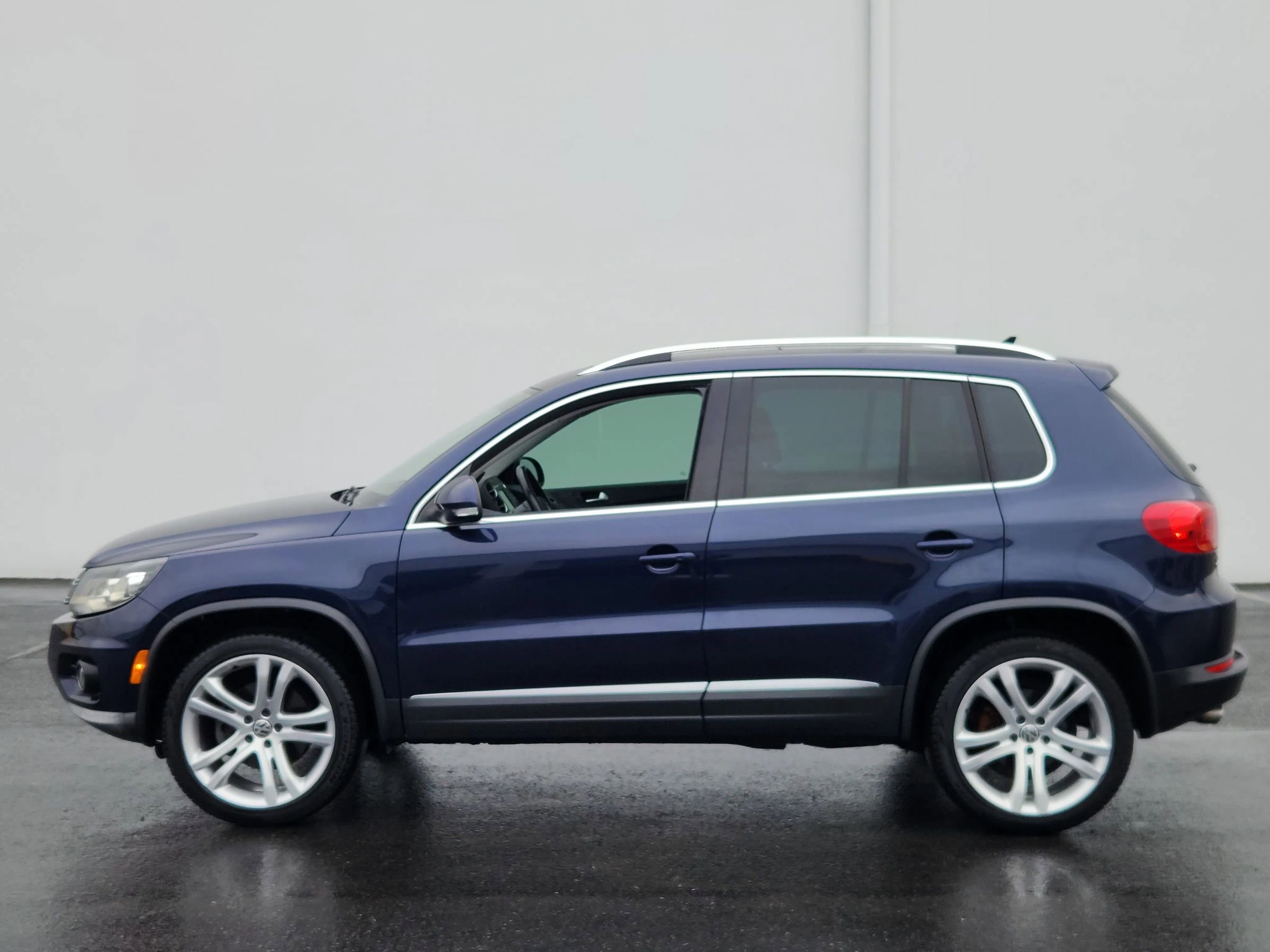 Used 2016 Volkswagen Tiguan SEL image 2