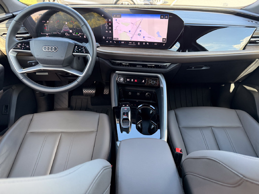 Certified 2025 Audi Q5 Premium w/ Convenience Package AWD/4WD image 2