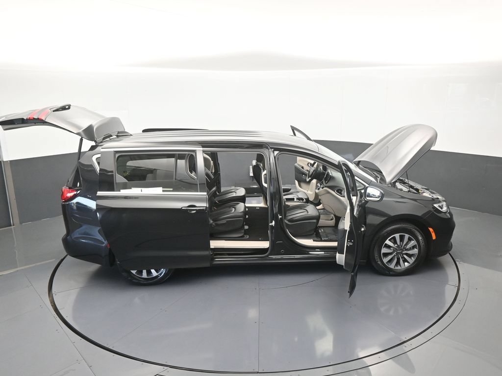 Used 2023 Chrysler Pacifica Touring-L FWD image 69
