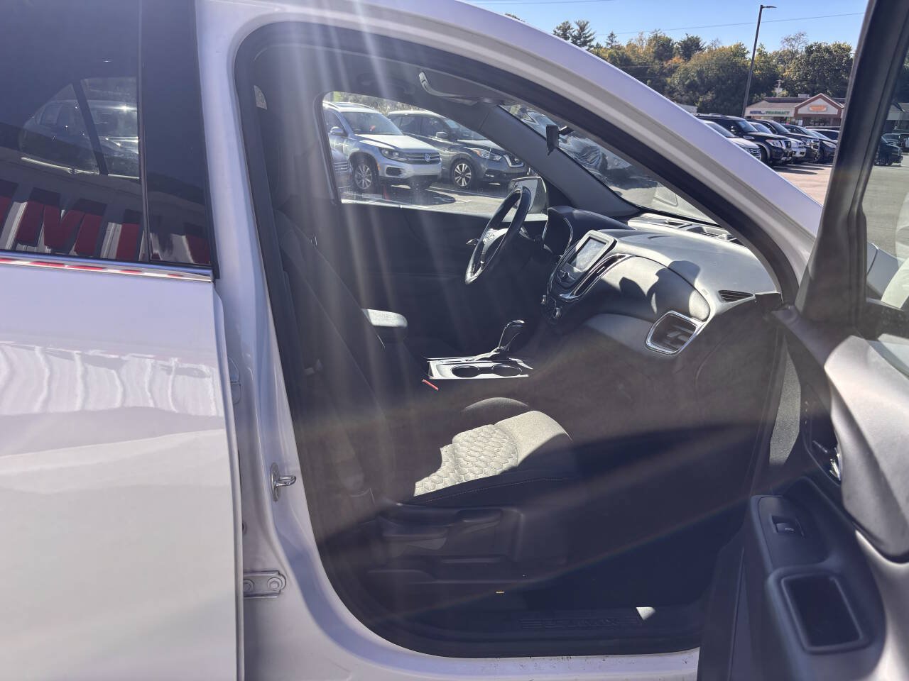 Used 2020 Chevrolet Equinox LT w/ Driver Convenience Package FWD image 23