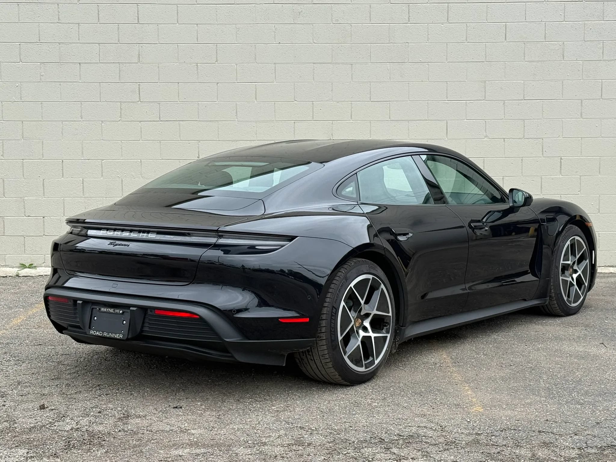 Used 2025 Porsche Taycan RWD image 11