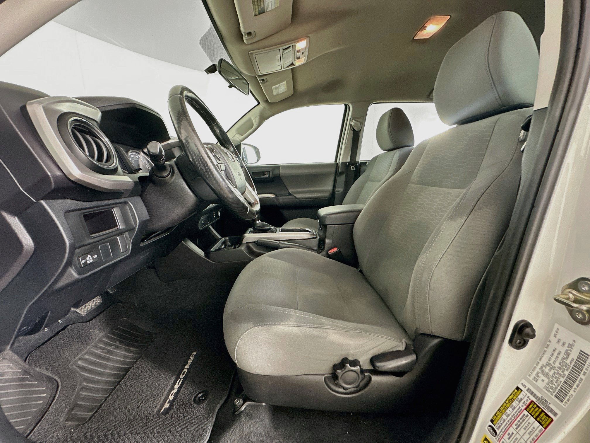 Used 2016 Toyota Tacoma SR5 RWD image 13