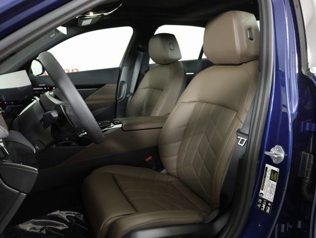 Used 2025 BMW 530i xDrive w/ Premium Package image 6