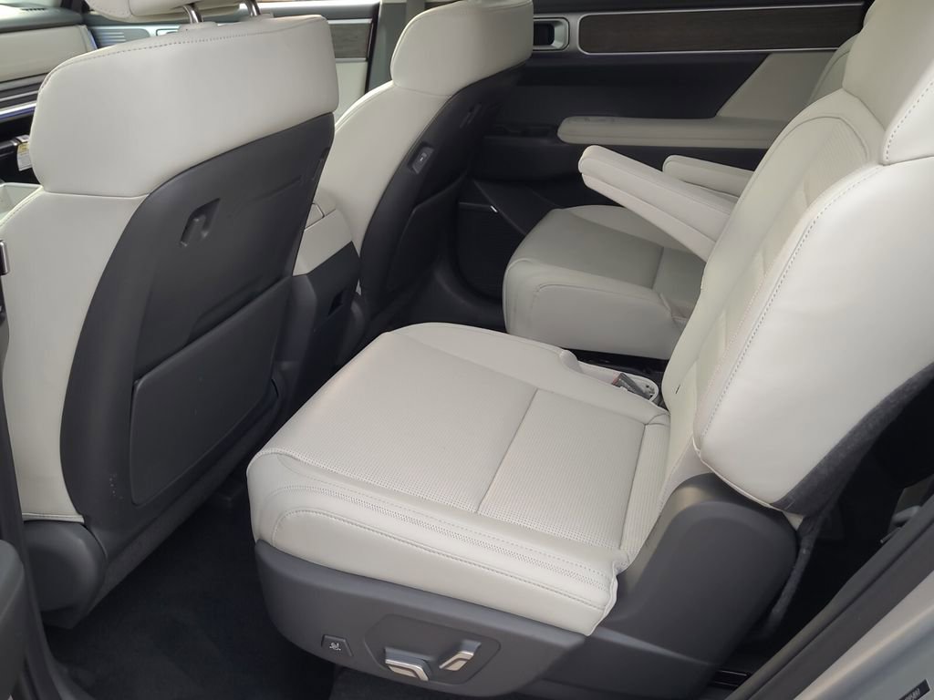 Used 2025 Hyundai Santa Fe Calligraphy image 13