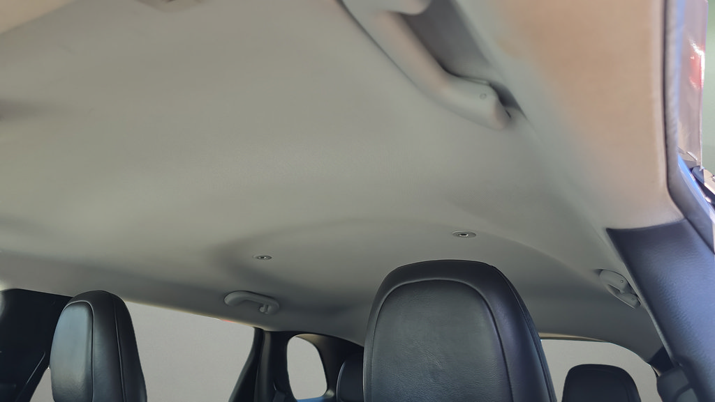 Used 2019 Jeep Cherokee Limited FWD image 15