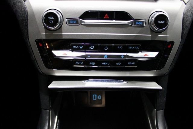 Used 2023 Ford Explorer XLT image 11