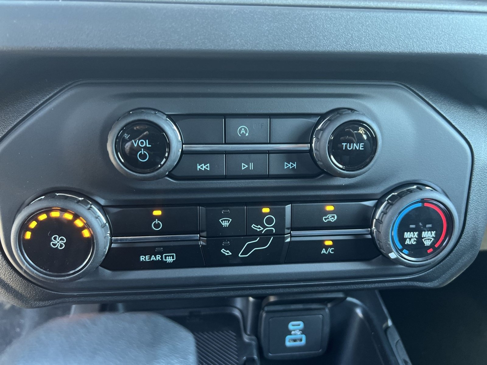 New 2025 Ford Bronco 4-Door AWD/4WD image 28