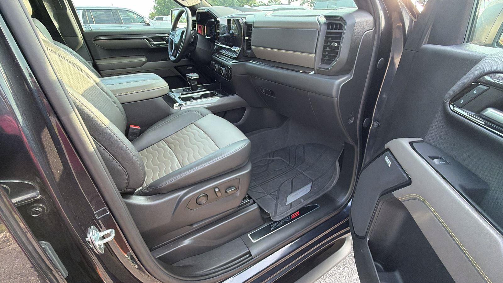 Used 2023 Chevrolet Silverado 1500 ZR2 w/ Technology Package AWD/4WD image 18