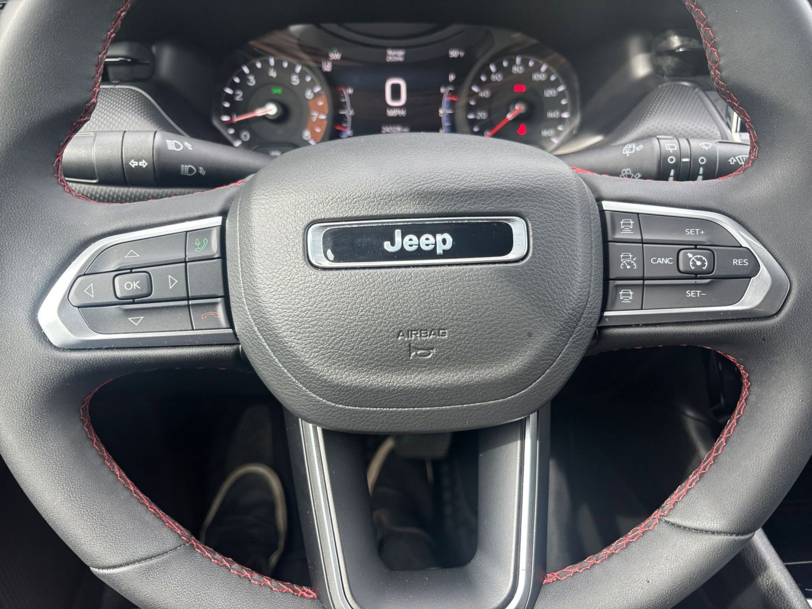 Used 2025 Jeep Compass Trailhawk image 25