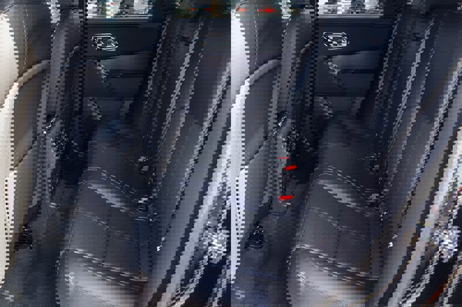 New 2026 Land Rover Range Rover Velar Dynamic SE image 10