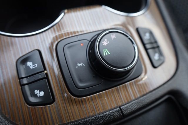 Certified 2023 GMC Acadia SLE w/ Driver Convenience Package image 10