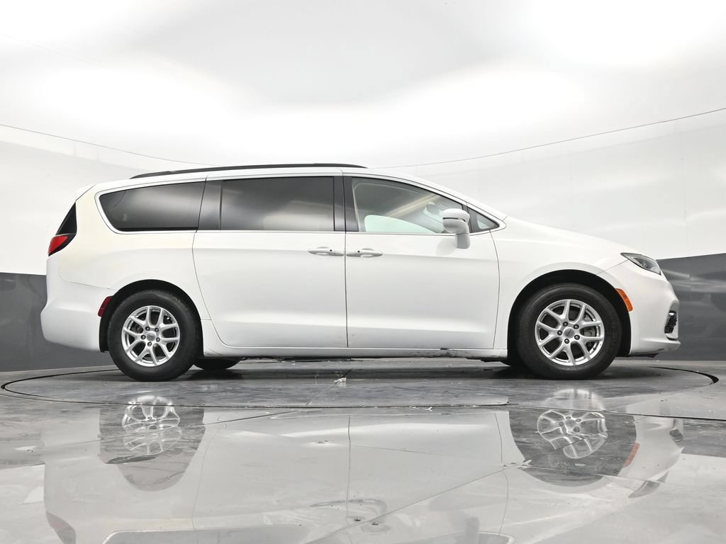Used 2022 Chrysler Pacifica Touring-L FWD image 25