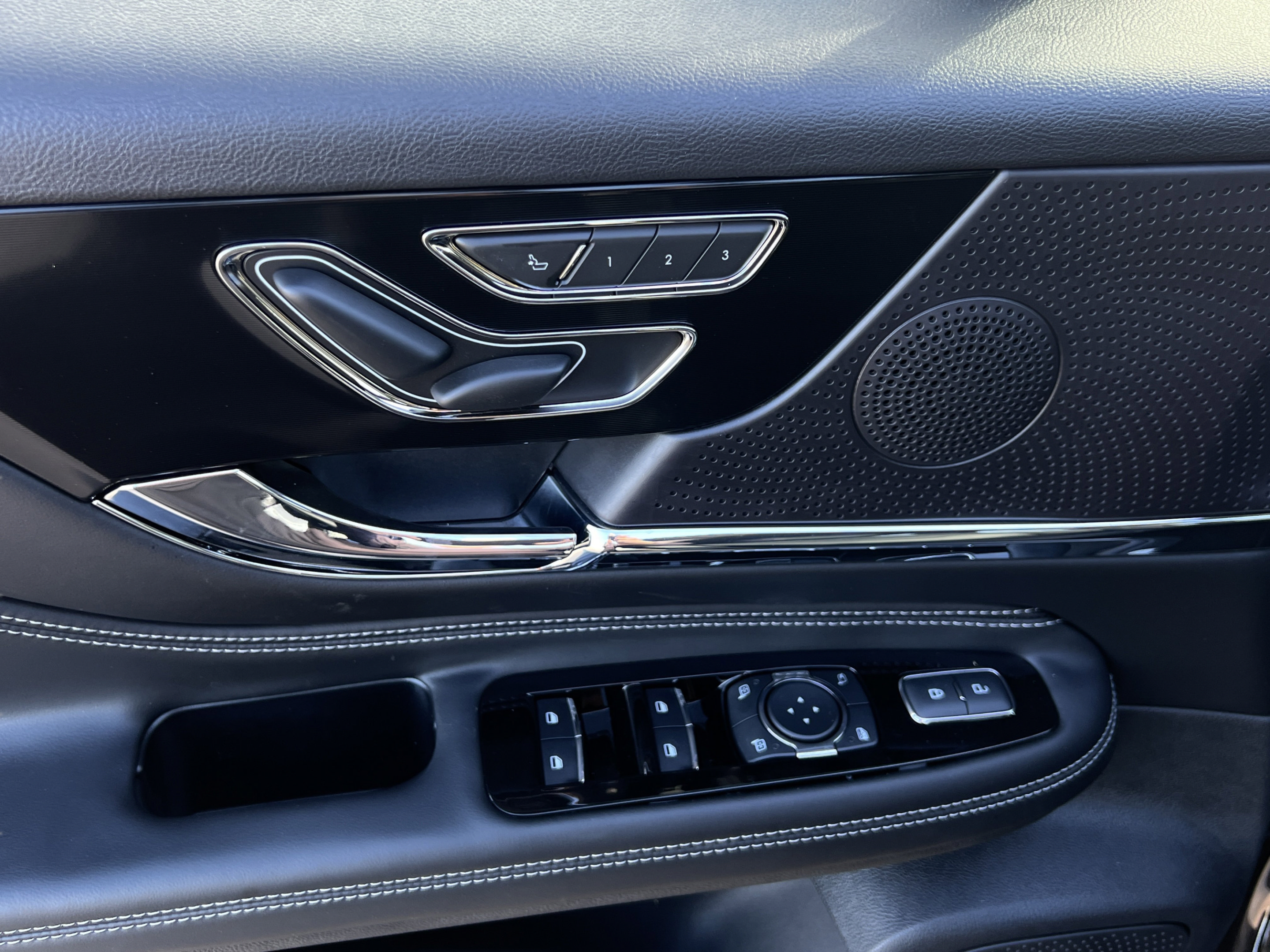 New 2025 Lincoln Corsair Grand Touring AWD/4WD image 21