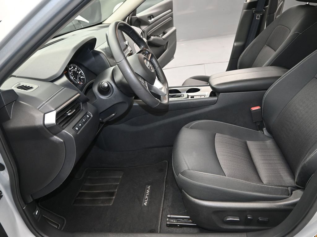 Used 2021 Nissan Altima 2.5 SV w/ SV Premium Package image 14