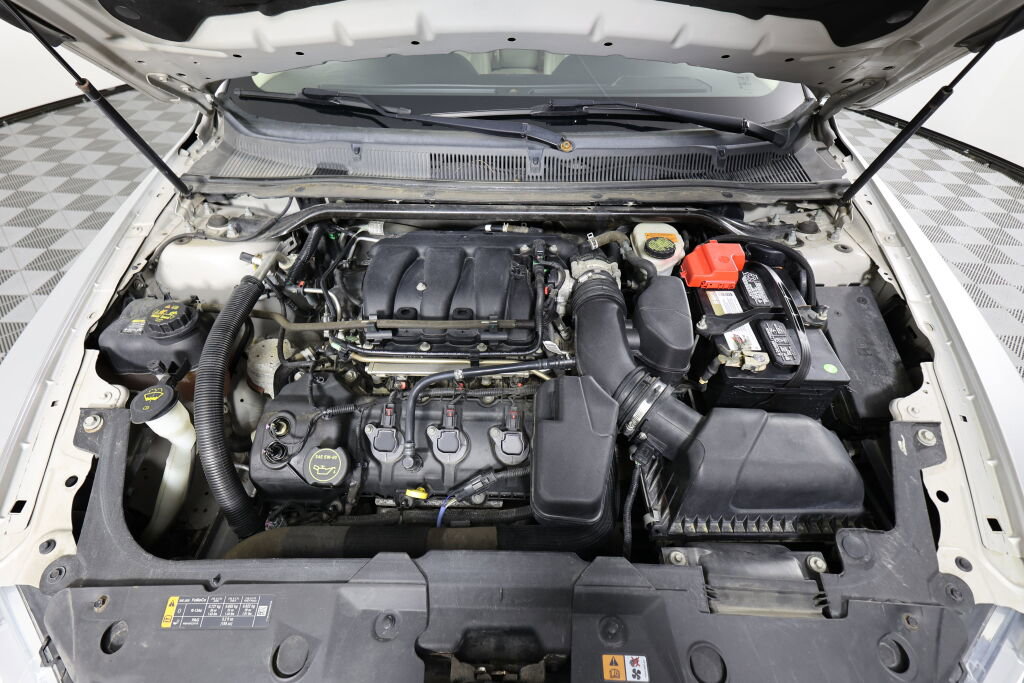 Used 2015 Ford Taurus SE image 37